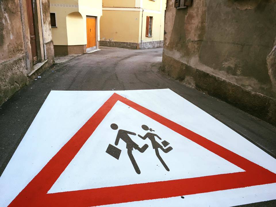 I mega segnali stradali disegnati