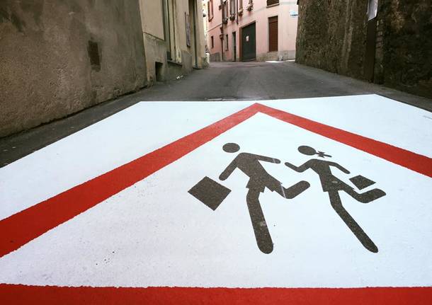 I mega segnali stradali disegnati