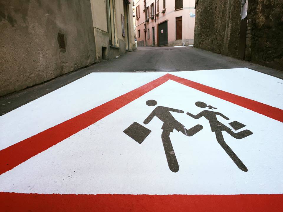 I mega segnali stradali disegnati