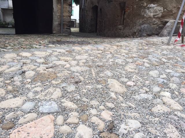 I lavori in centro a Castello Cabiaglio
