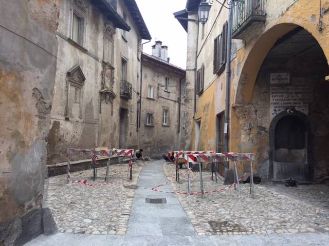 I lavori in centro a Castello Cabiaglio