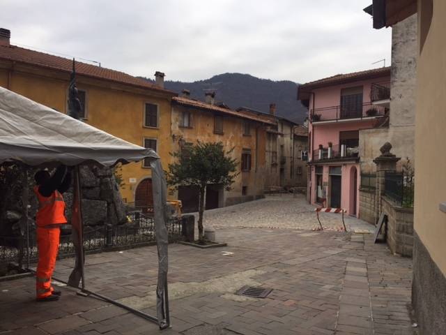 I lavori in centro a Castello Cabiaglio