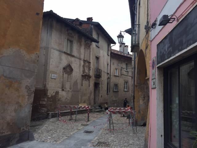 I lavori in centro a Castello Cabiaglio