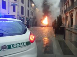 Pullman in fiamme a Tradate