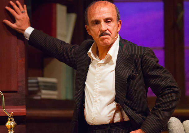 Carlo Buccirosso in Una Famiglia quasi perfetta