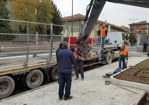 Nuova pensilina alla fermata bus di viale Cadorna