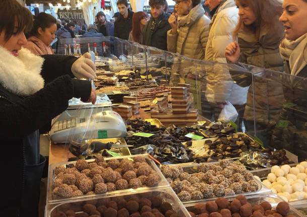 In fila per la festa del cioccolato