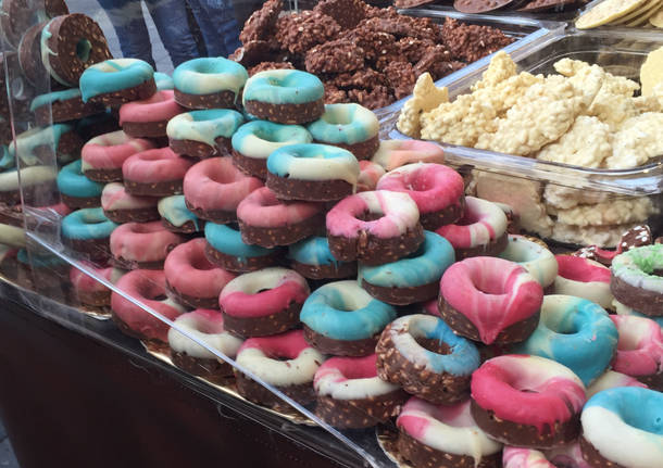 In fila per la festa del cioccolato