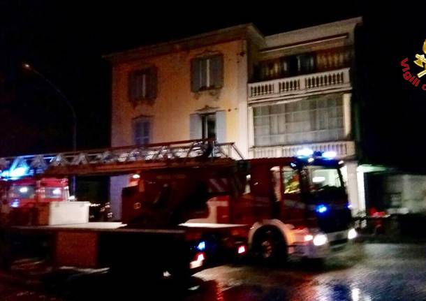 incendio in una cucina laveno mombello