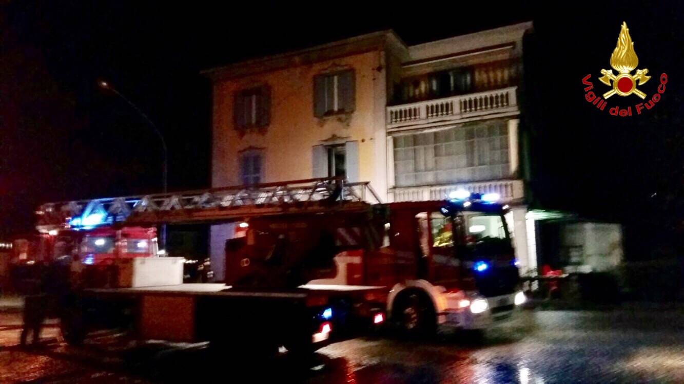 incendio in una cucina laveno mombello