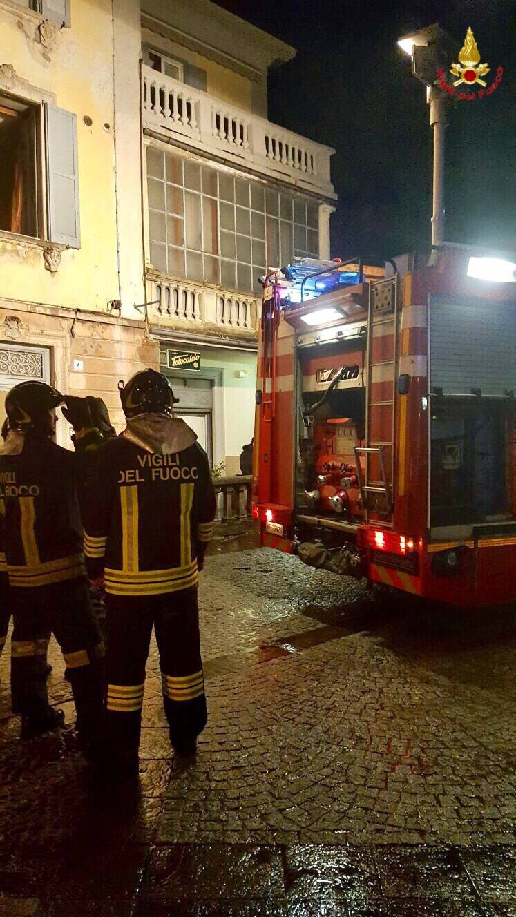 incendio in una cucina laveno mombello