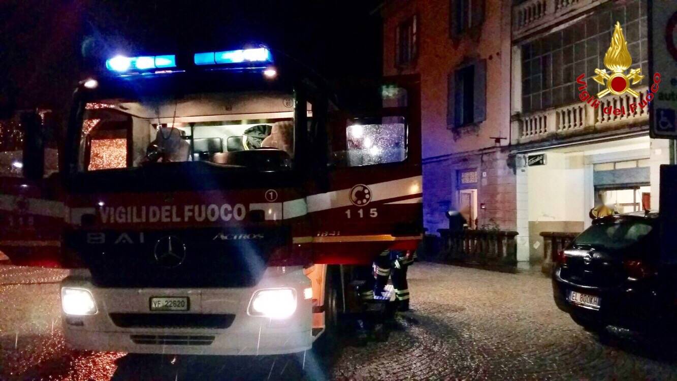 incendio in una cucina laveno mombello