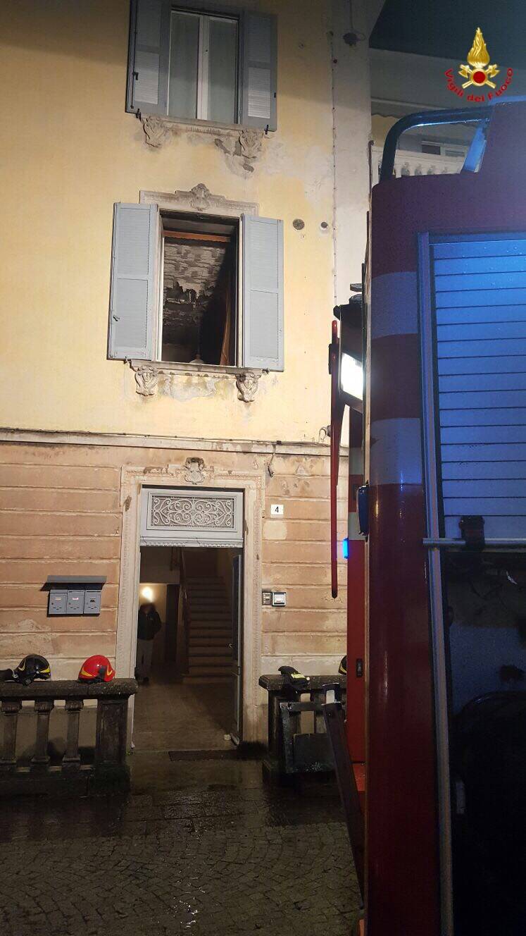 incendio in una cucina laveno mombello