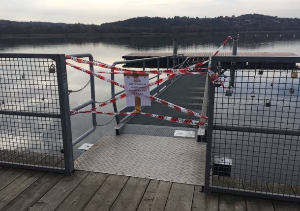 L’incendio del pontile alla Schiranna