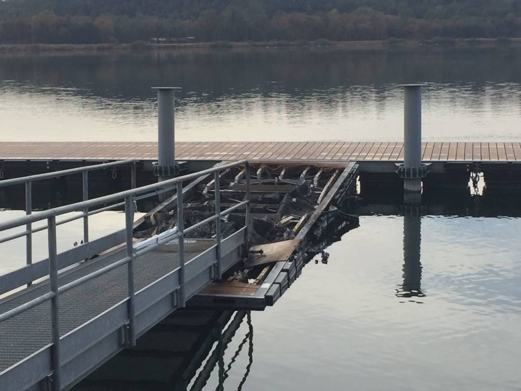 incendio pontile Schiranna novembre 2016