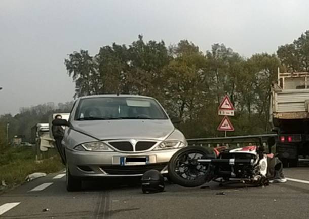 Moto contro furgoncino, incidente sulla strada provinciale 36