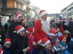 La corsa dei Babbi Natale a Besozzo