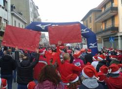 La corsa dei Babbi Natale a Besozzo