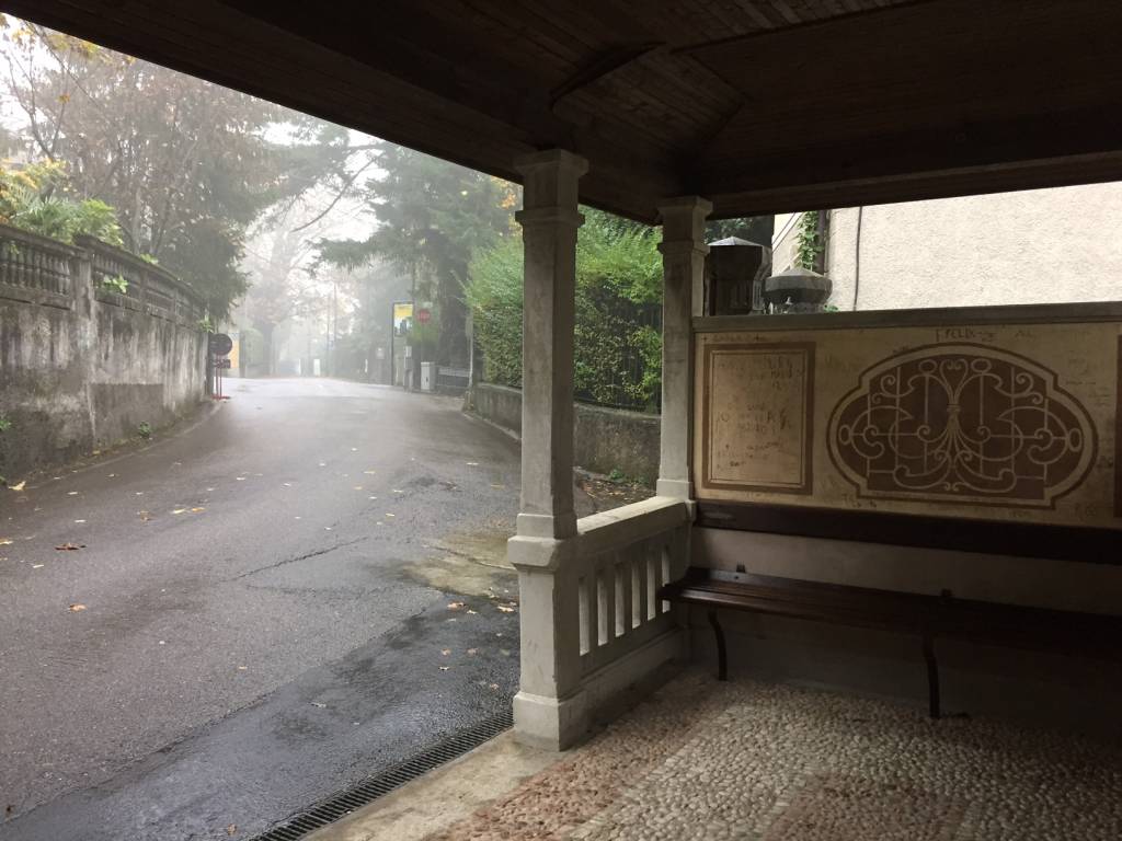 La storica fermata del tram a Velate