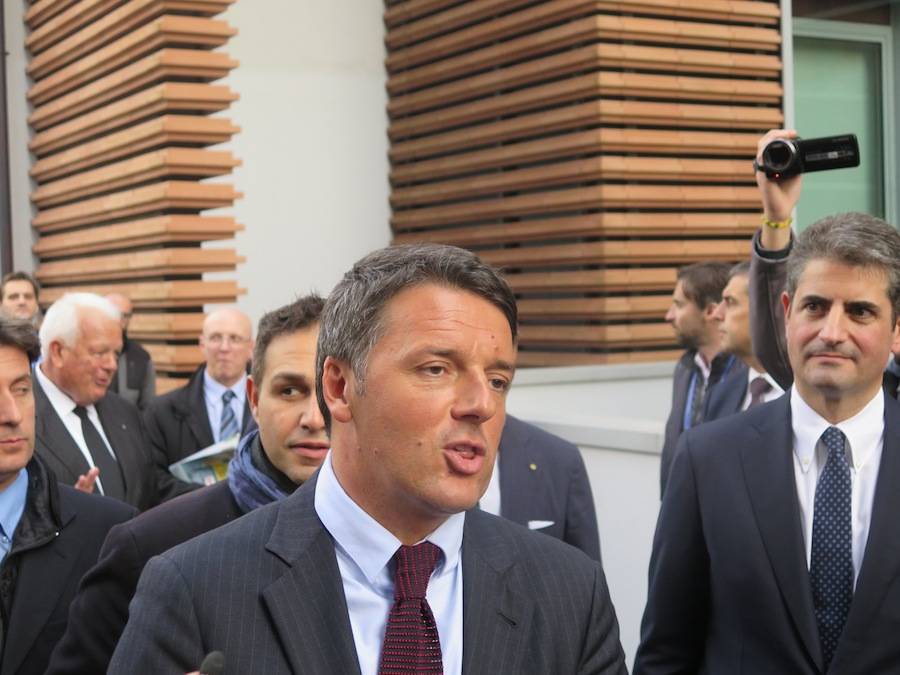 Matteo Renzi alla Yamamay di Gallarate