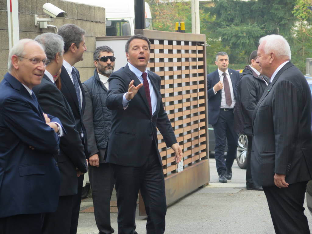 Matteo Renzi alla Yamamay di Gallarate