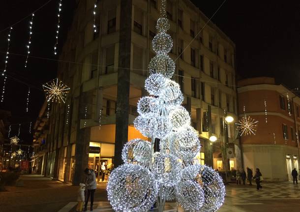 Busto Arsizio si illumina per il Natale