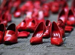 Scarpe rosse contro al violenza sulle donne