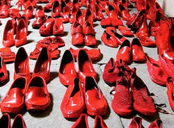 Scarpe rosse contro al violenza sulle donne