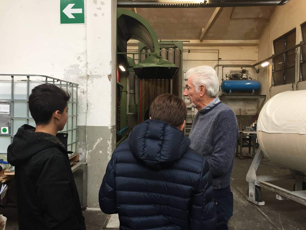 Studenti alla tintoria clerici Gallarate Pmiday