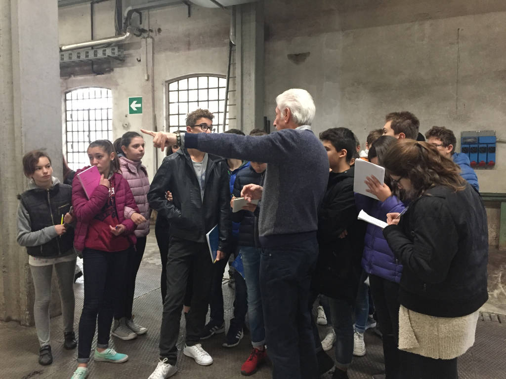 Studenti alla tintoria clerici Gallarate Pmiday