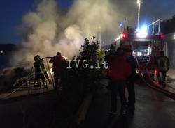 A fuoco uno yacht a Loano, tre morti (foto di Ivg.it)