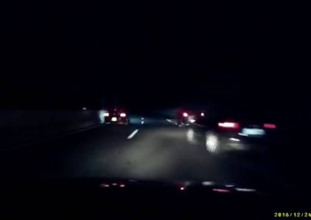 sorpasso autostrada notte