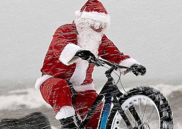 Babbi Natale.Babbi Natale In Bicicletta All Ippodromo