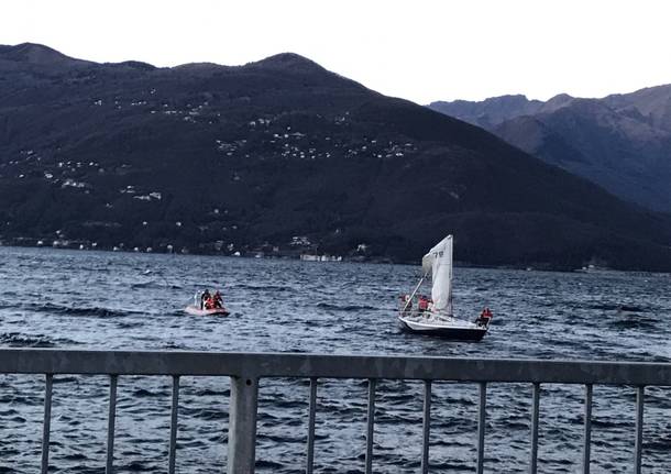 Barca a vela alla deriva a Luino