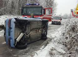 Auto ribaltata a Malgesso