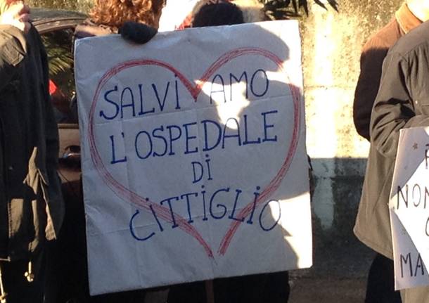 Protesta per salvare l\'Ospedale di Cittiglio