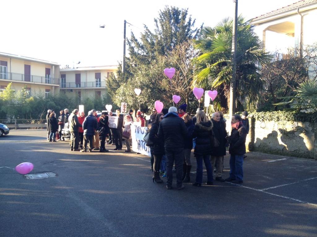 Protesta per salvare l\'Ospedale di Cittiglio