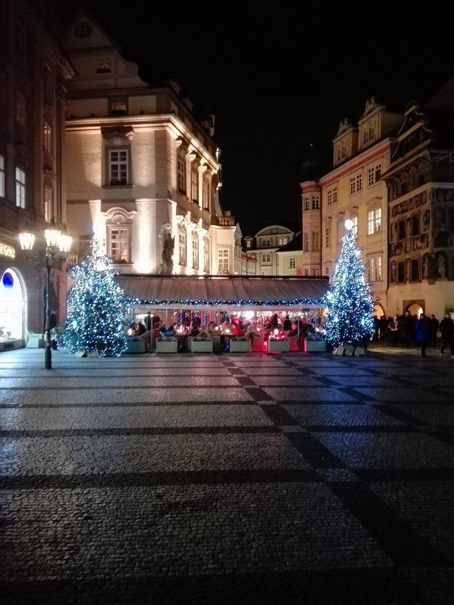 Praga vestita a festa