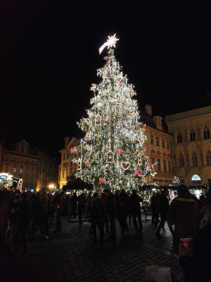 Praga vestita a festa