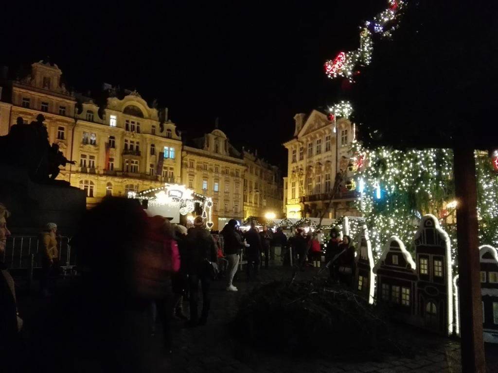 Praga vestita a festa