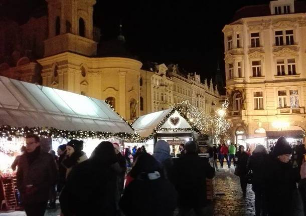 Praga vestita a festa