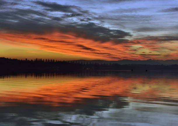 Tramonto sul Lago di Varese..