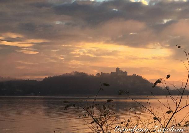 Castello di Angera al mattino