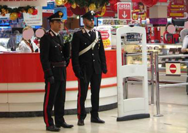 controlli carabinieri supermercato