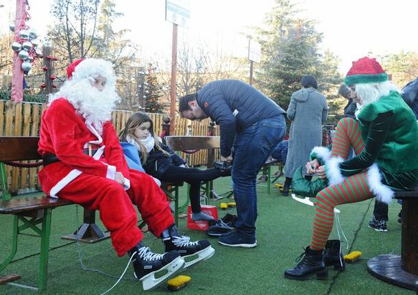 BABBO NATALE ALLA PISTA  SU GHIACCIO