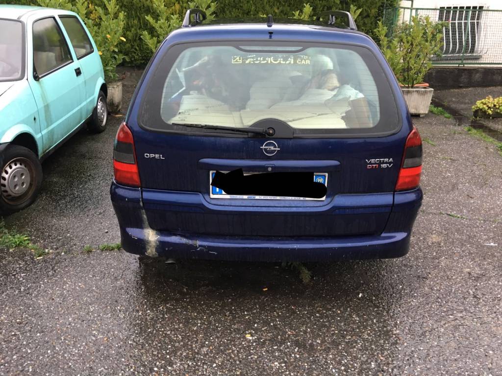Germignaga, auto abbandonate in Via Fabio Filzi 