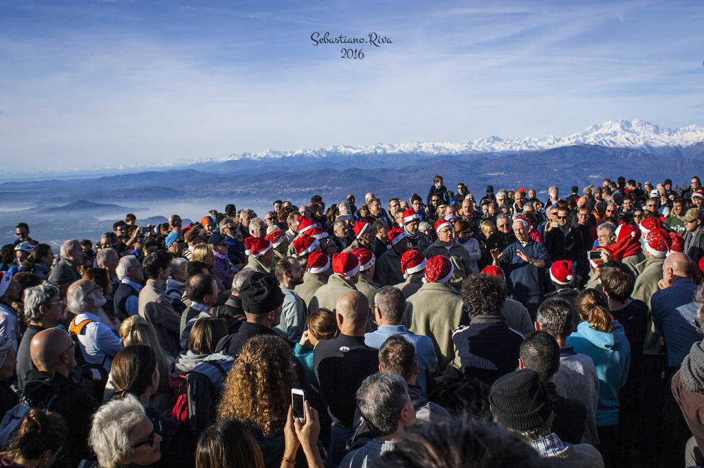 Il coro Val Tinella al Forte di Orino (foto di Sebastiano Riva)