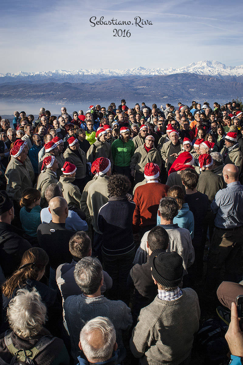 Il coro Val Tinella al Forte di Orino (foto di Sebastiano Riva)