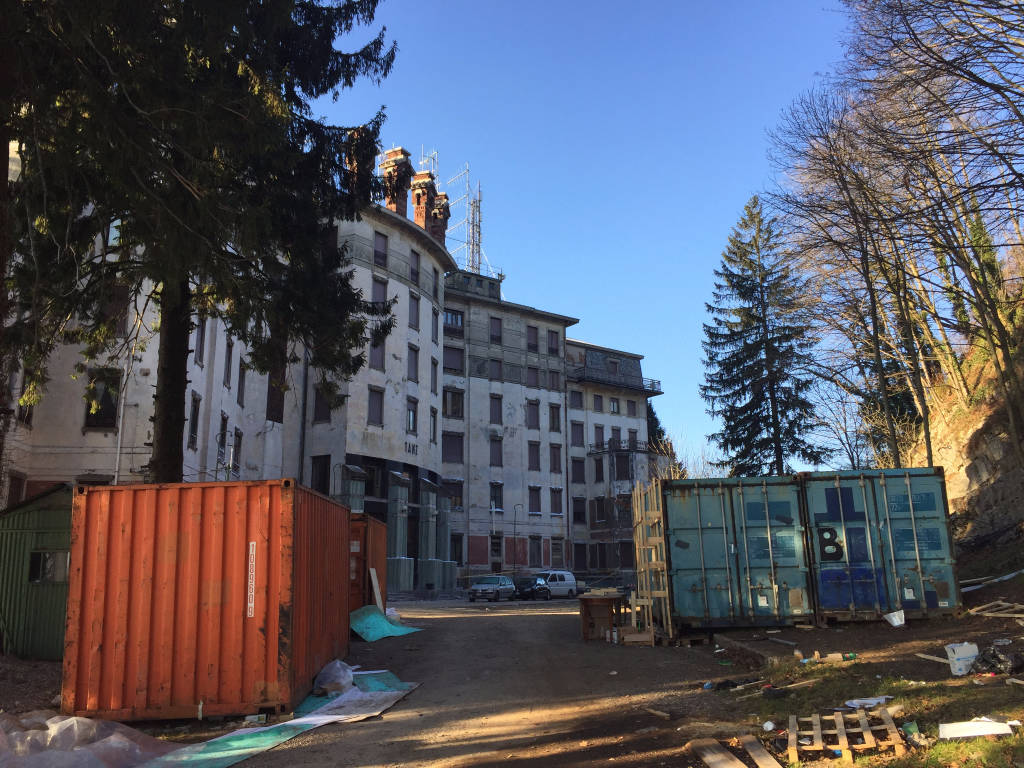 Il set di Suspiria, concluse le riprese al Grand Hotel Campo dei Fiori