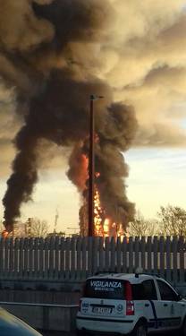 Incendio raffineria Sannazzaro Eni